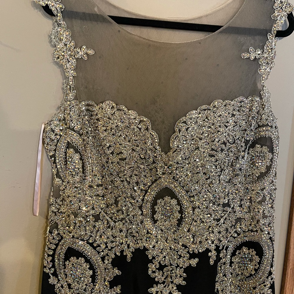 Women’s black gown - Picture 8 of 10